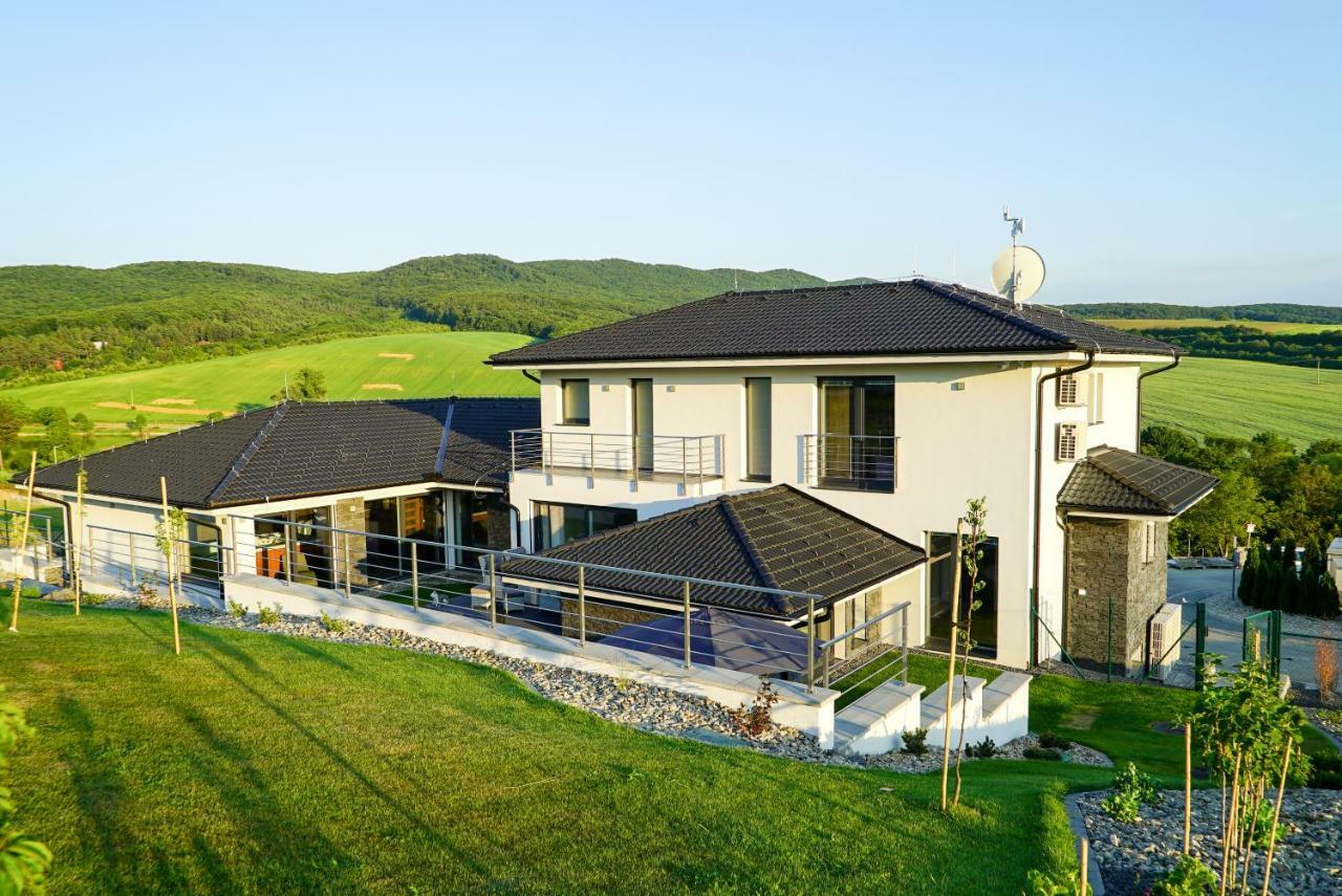 Luxury Villa Moravany nad Váhom Eksteriør bilde