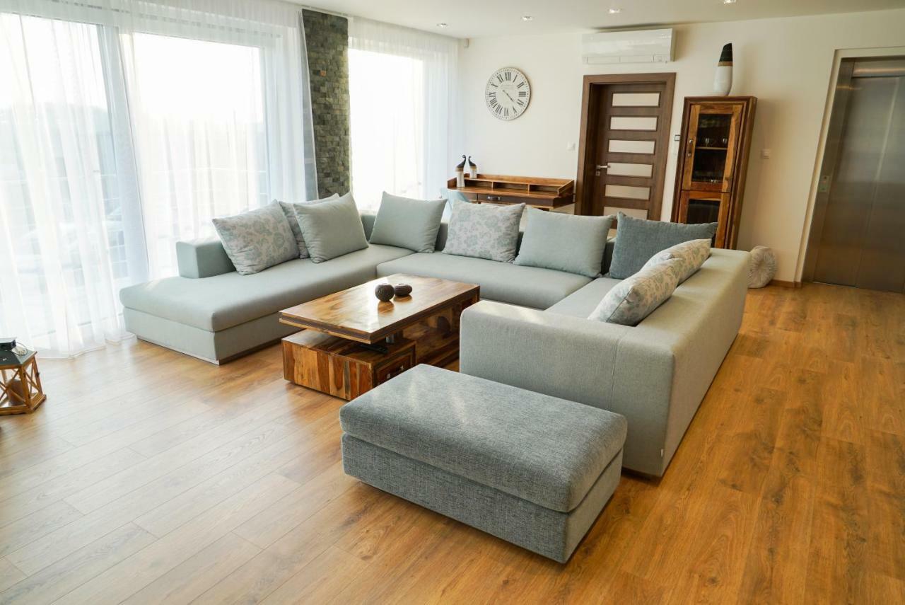 Luxury Villa Moravany nad Váhom Eksteriør bilde
