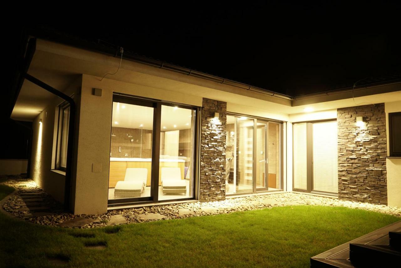 Luxury Villa Moravany nad Váhom Eksteriør bilde